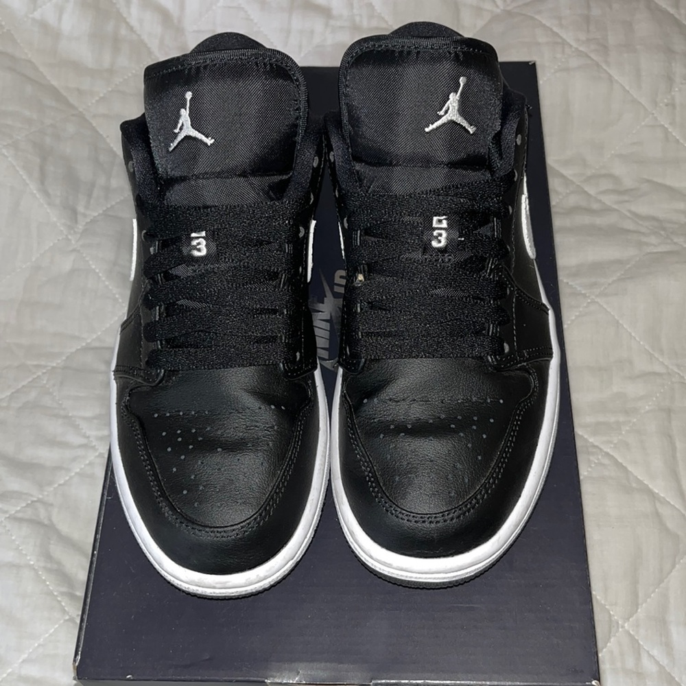 Air Jordan’s low  W AF1 shadow
